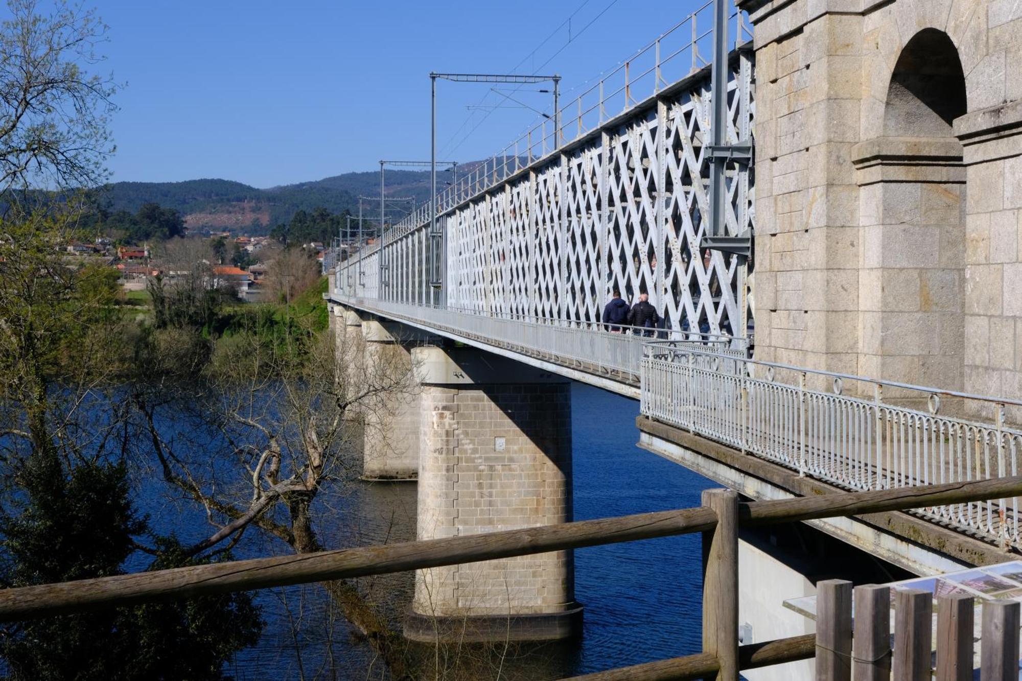 Casita A Estrenar En Finca Con Rio Proxima A Tui, Gondomar Y Portugal. Luaran gambar